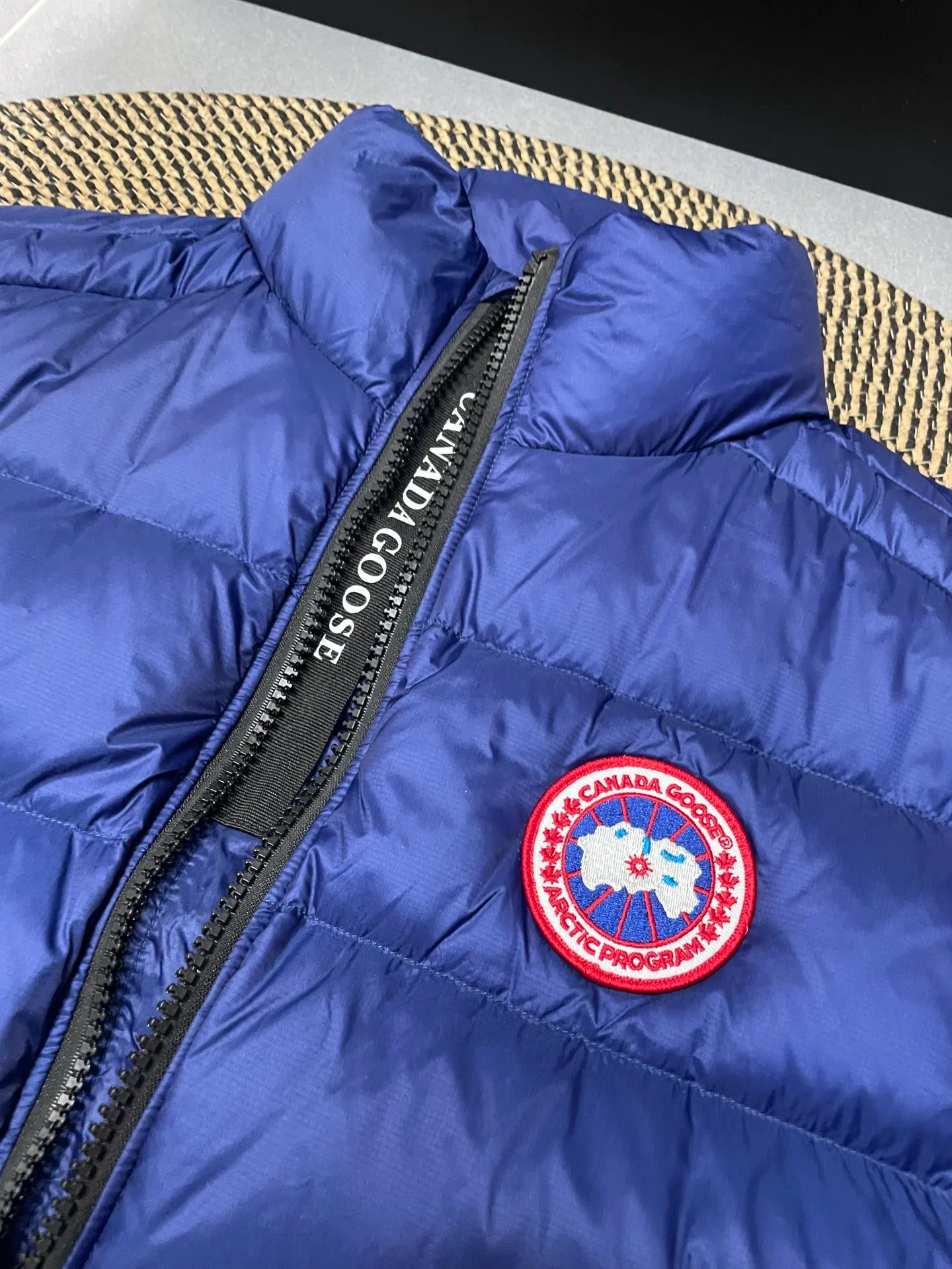 P560 Canadian brand CanadaGoose men's and women's CROFTON lightweight down vest 2229M DWR water-repellent treatment WindWall windproof fabric 700 fleece filling original mold opening details one to one production The upper body effect is stunning Exclusively available on the Xiaohongshu purchasing platform The highest version on the market Size: XS S M L XL XXL